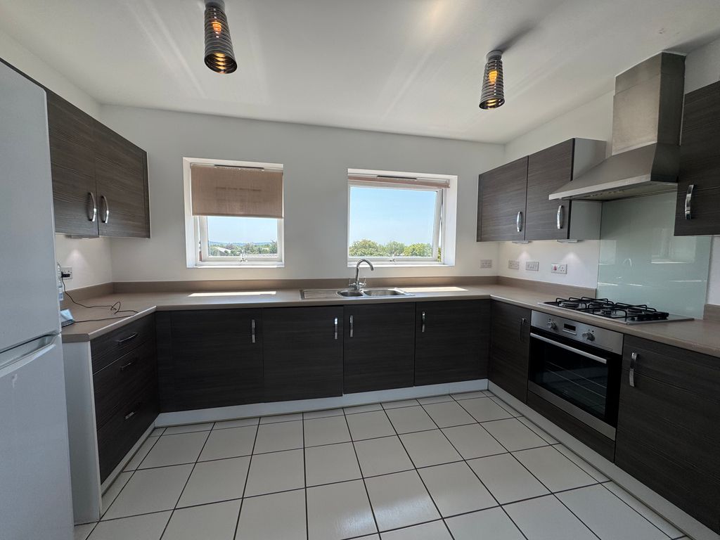 Property photo 2 of 8 Kitchen