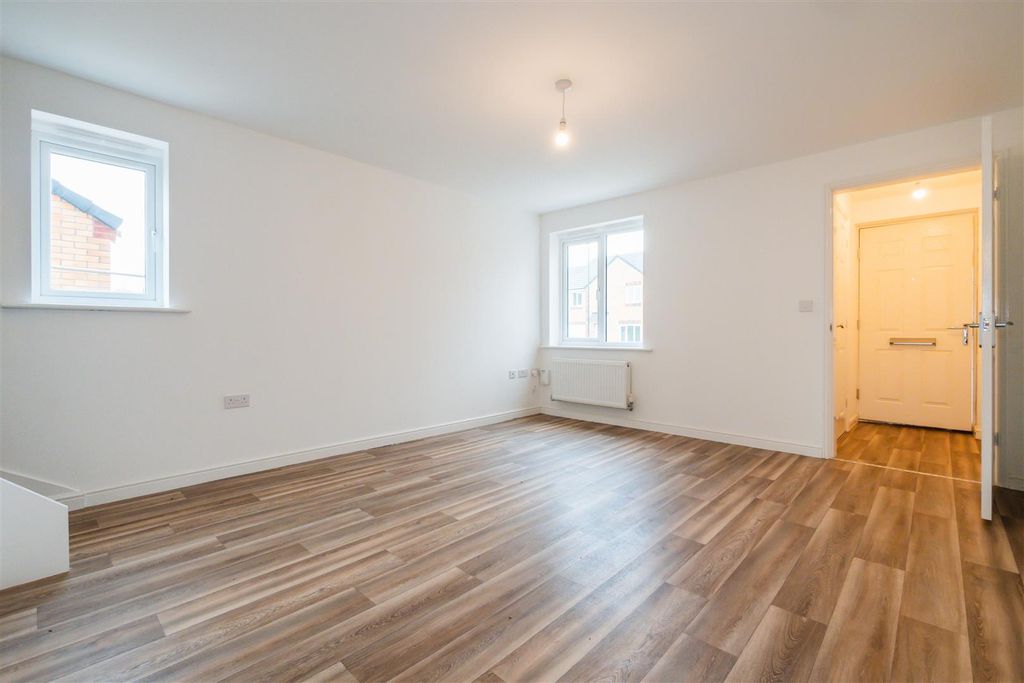 Property photo 3 of 12 P1533348.Jpg