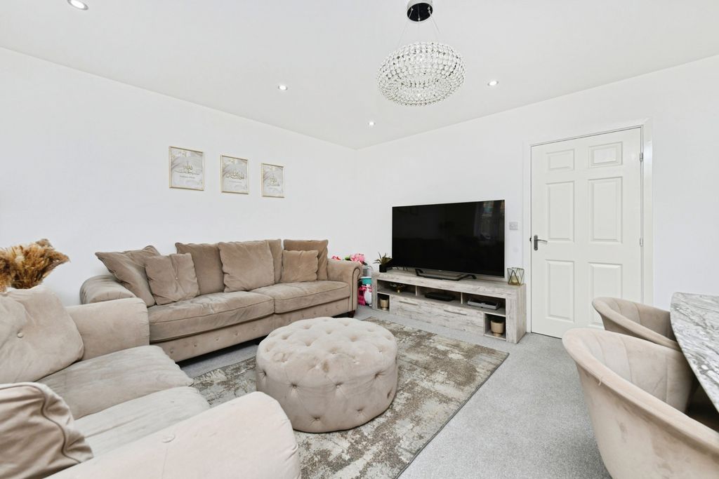 Property photo 2 of 30 Pbox-Img.Jpg