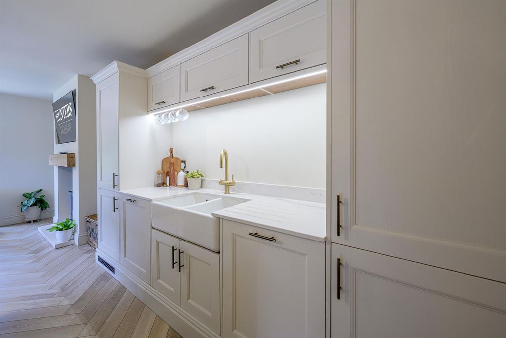 Property photo 3 of 39