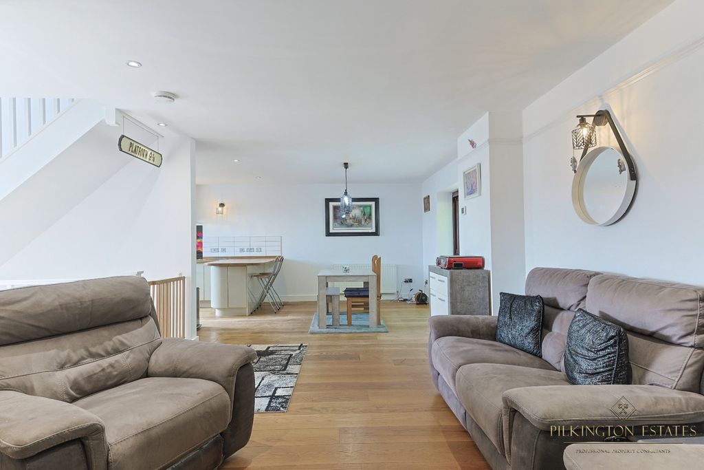 Property photo 3 of 21 4282496