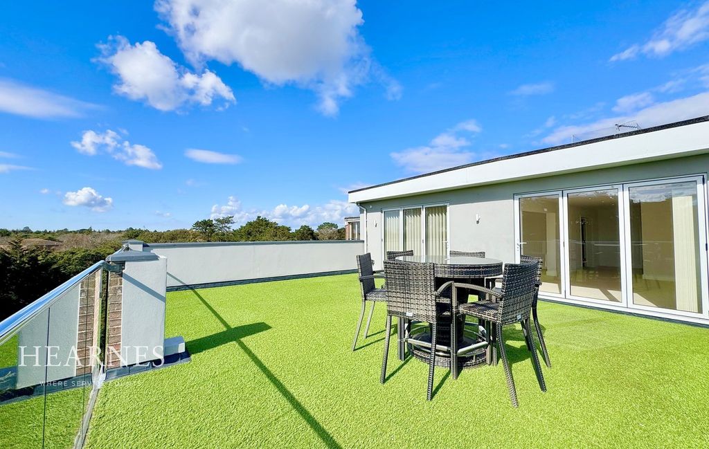 Property photo 1 of 28