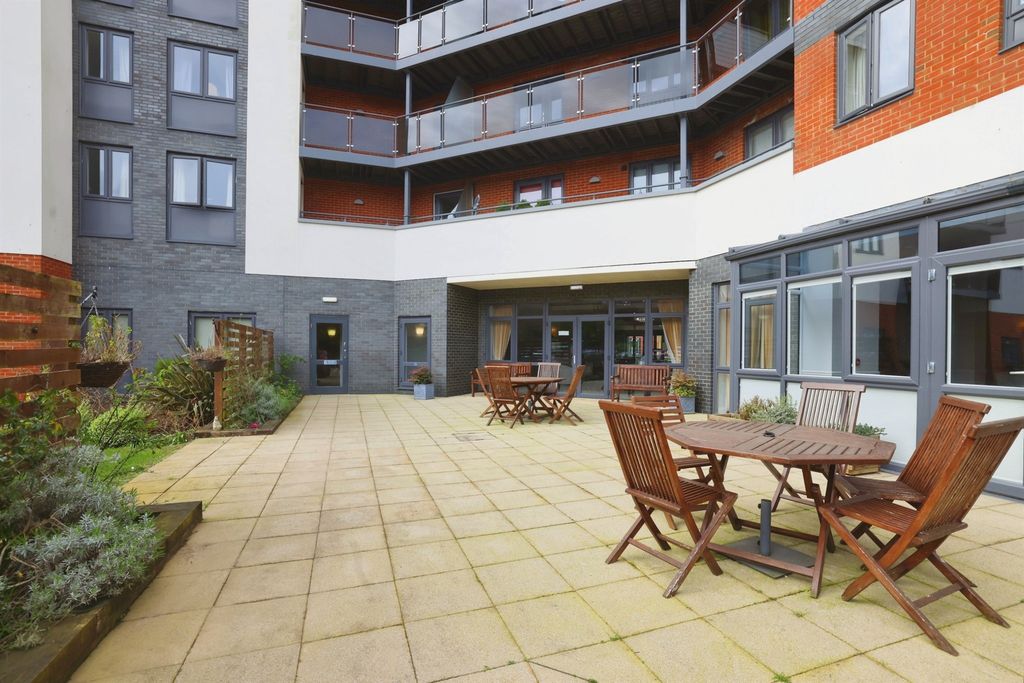 Property photo 2 of 18