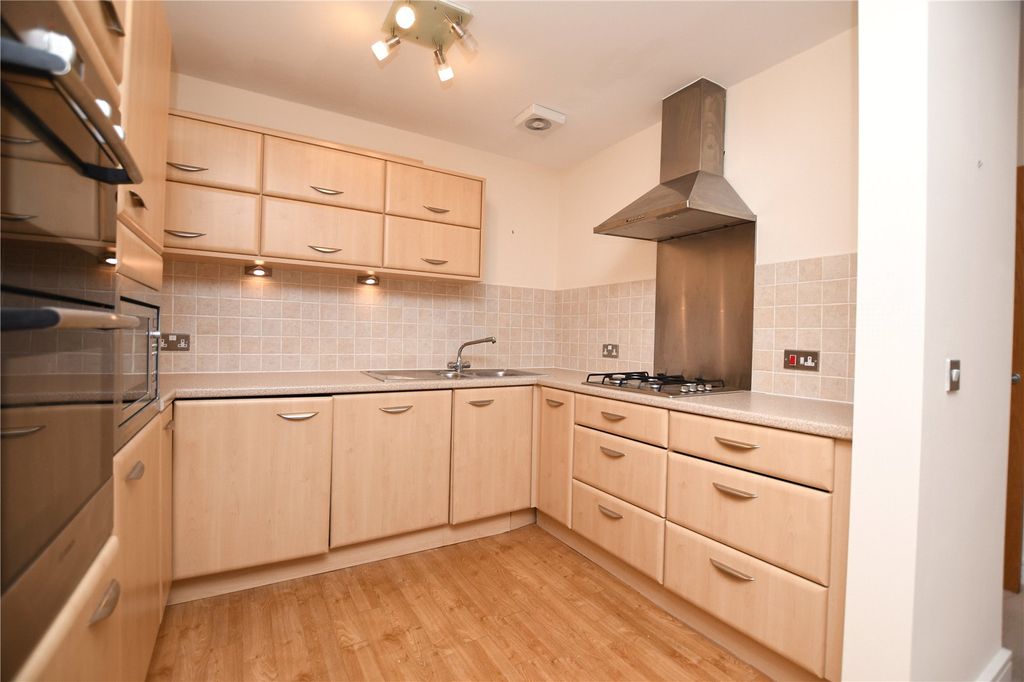 Property photo 2 of 11 Picture No. 27