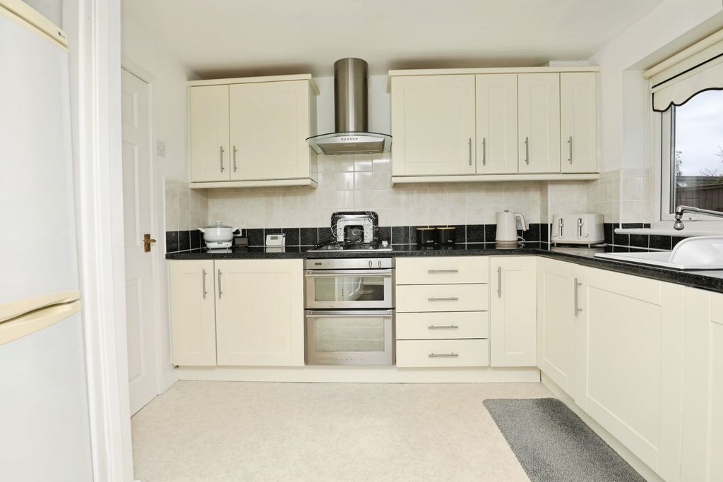 Property photo 3 of 19 Pbox-Img.Jpg