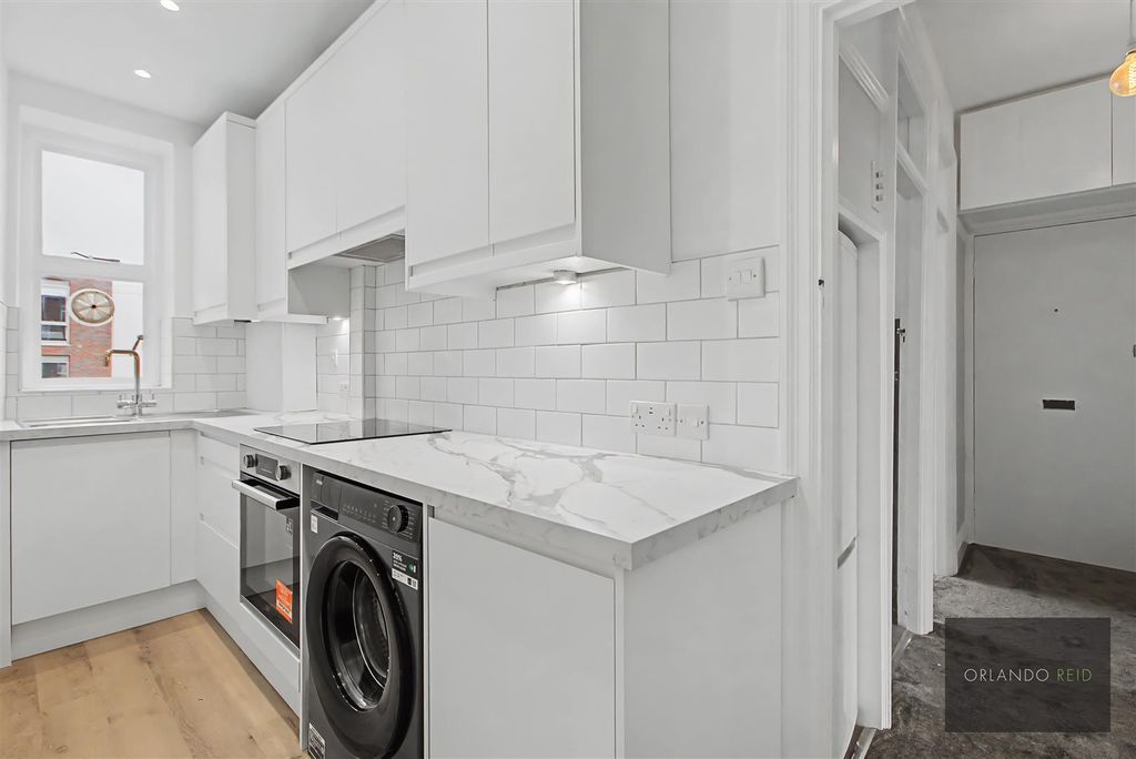 Property photo 2 of 12 Flat 15, Windsor Court Sw4 0Jf-3.Jpg