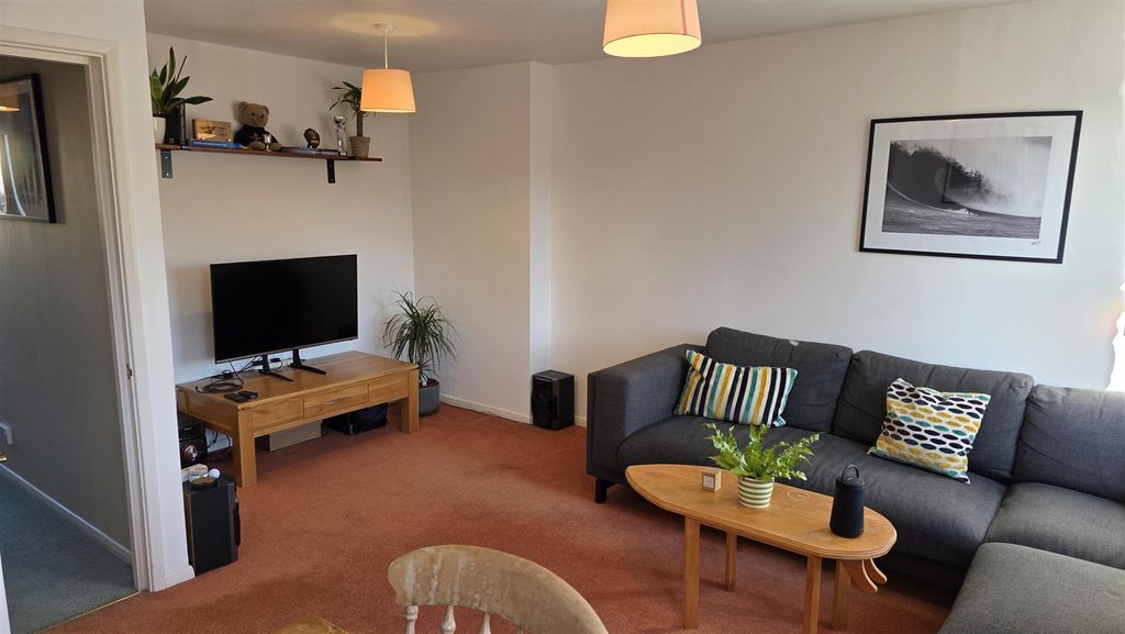 Property photo 2 of 15 Hanstone Close 1.Jpg