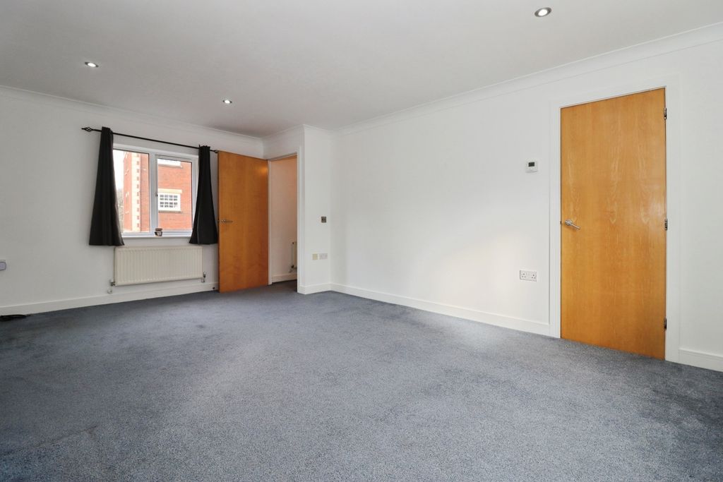 Property photo 2 of 19 Bedroom