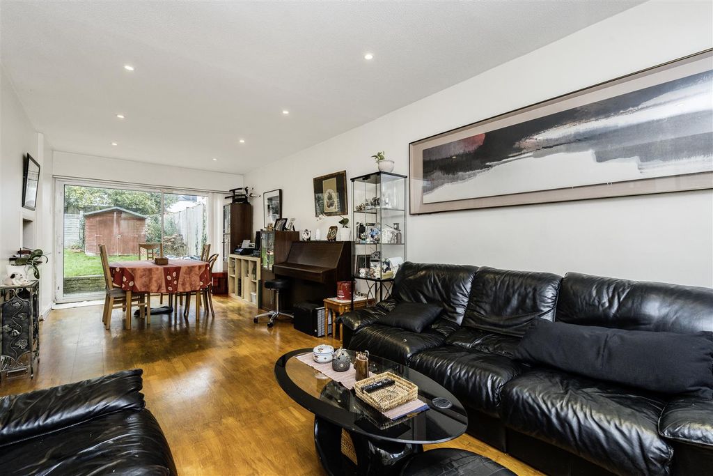 Property photo 2 of 11 Davidson Frost-Wellings, Dfw, Chiltern Avenue, Rec