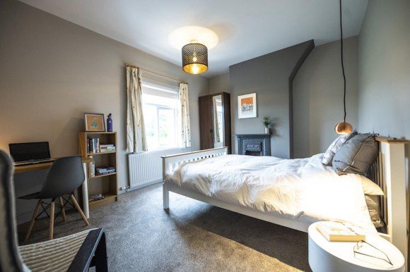 Property photo 3 of 10 Bedroom Photo 1