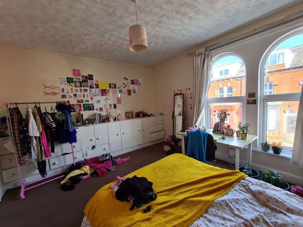 Property photo 2 of 12 A Cozy Bedroom Featuring A Neatly Made Bed, Natura...