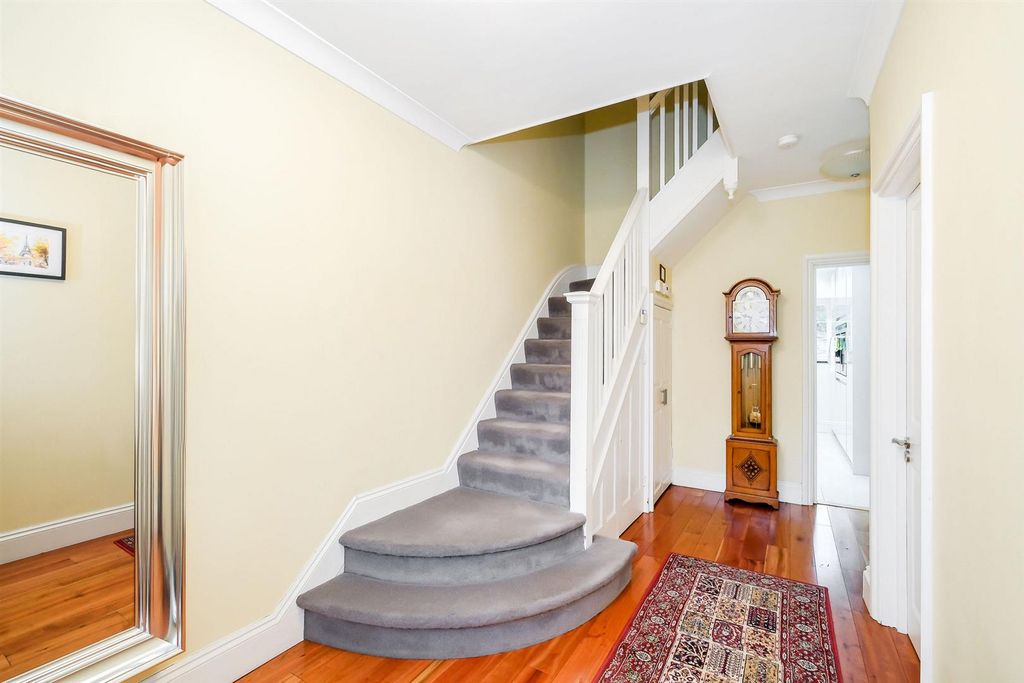 Property photo 2 of 30 36 Warren Road-1_Web.Jpg