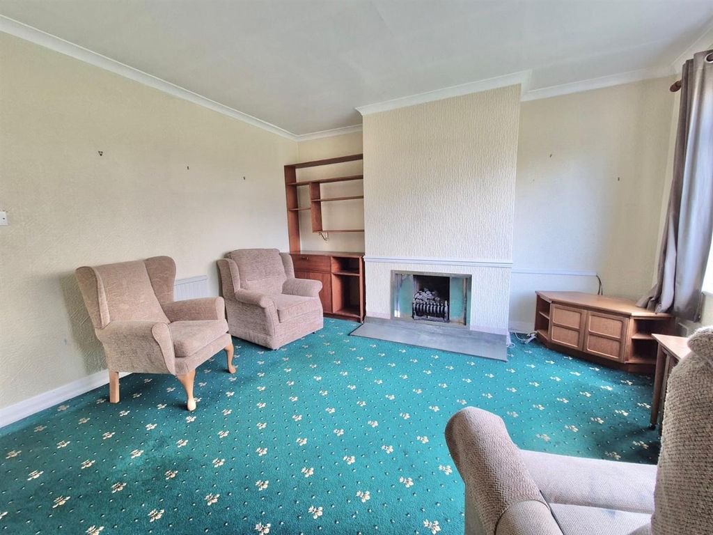 Property photo 3 of 12 Lounge