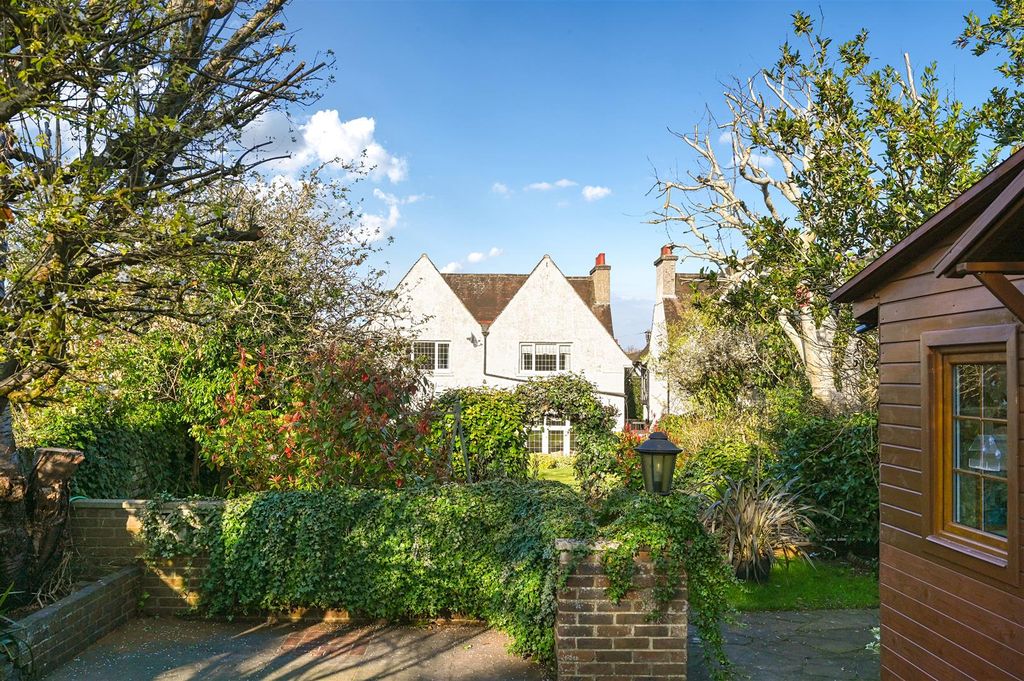 Property photo 2 of 25 Rear Garden