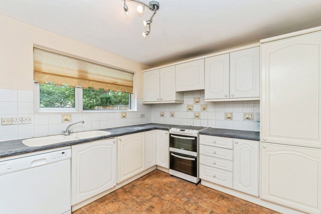 Property photo 3 of 24 Picture No. 31