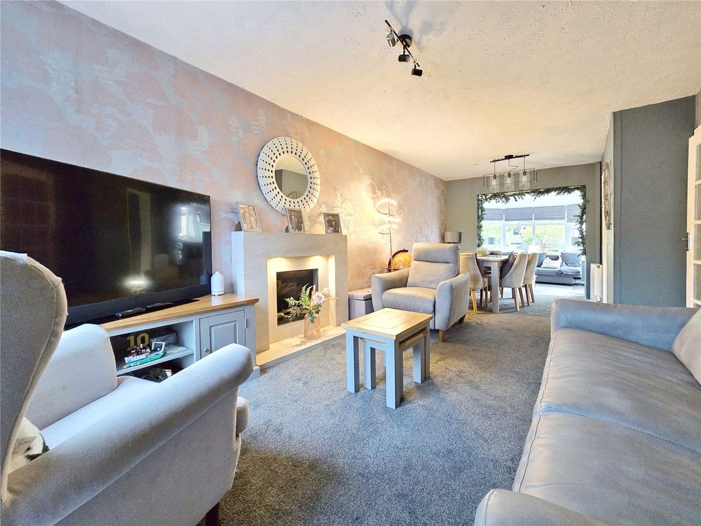 Property photo 3 of 13 Lounge & Dining Room