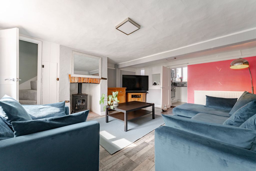 Property photo 3 of 20