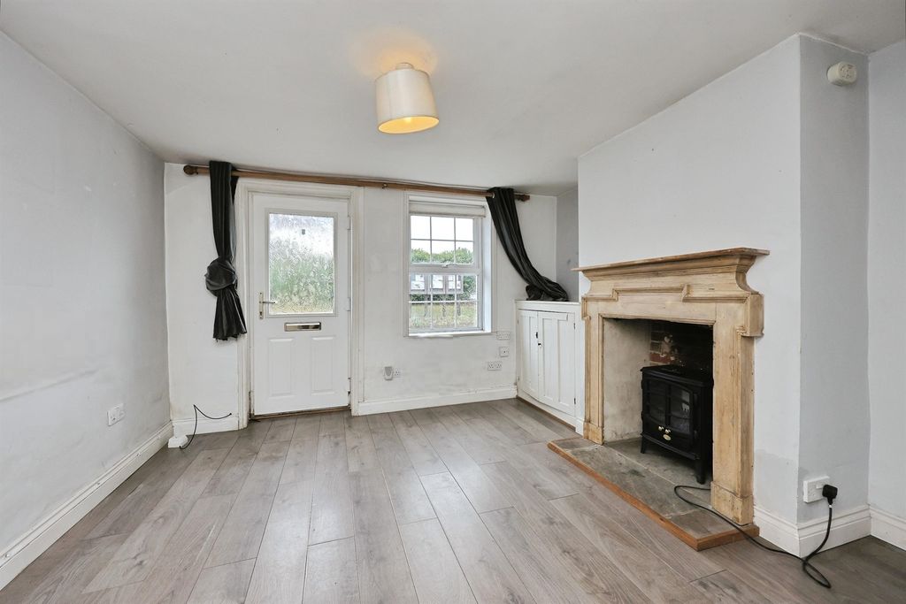 Property photo 2 of 25