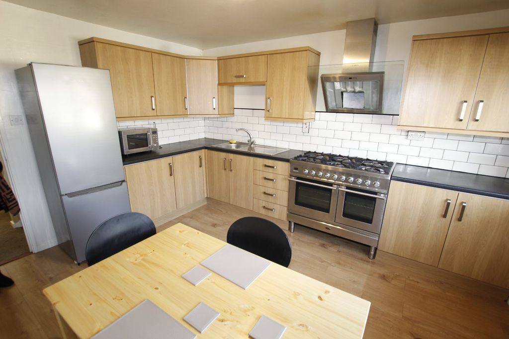 Property photo 1 of 8 Picture No. 14