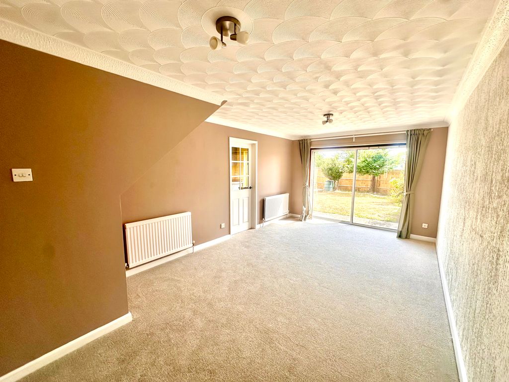Property photo 2 of 11 Living Room