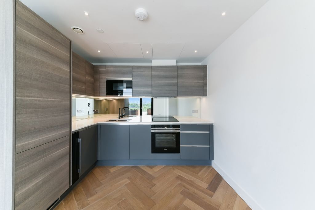 Property photo 3 of 12 Kitchen