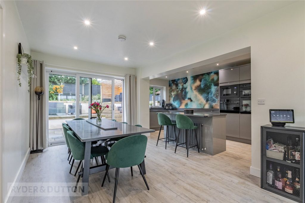 Property photo 1 of 41 Hen/Dining