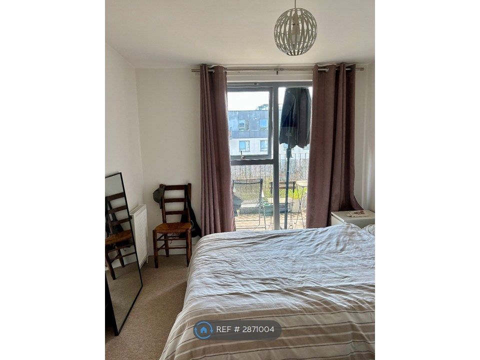 Property photo 3 of 6 Bedroom