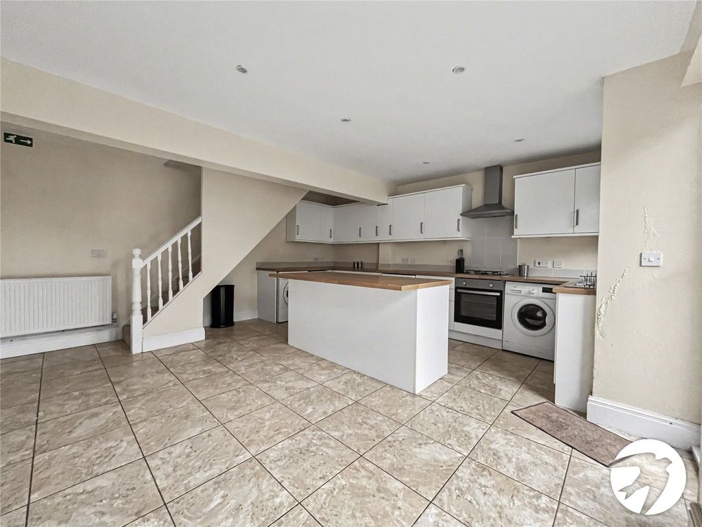 Property photo 2 of 19 Picture No. 10