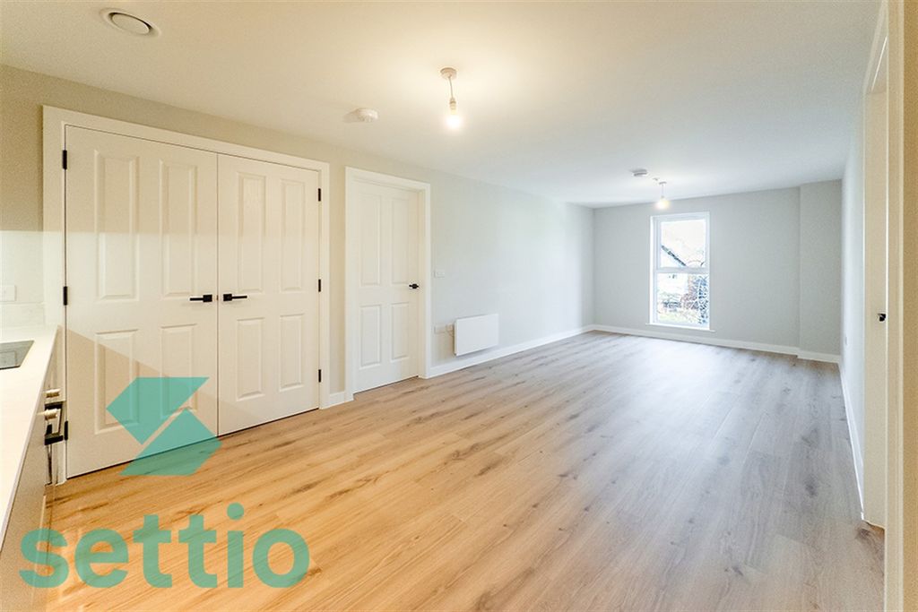 Property photo 3 of 13 (Main)