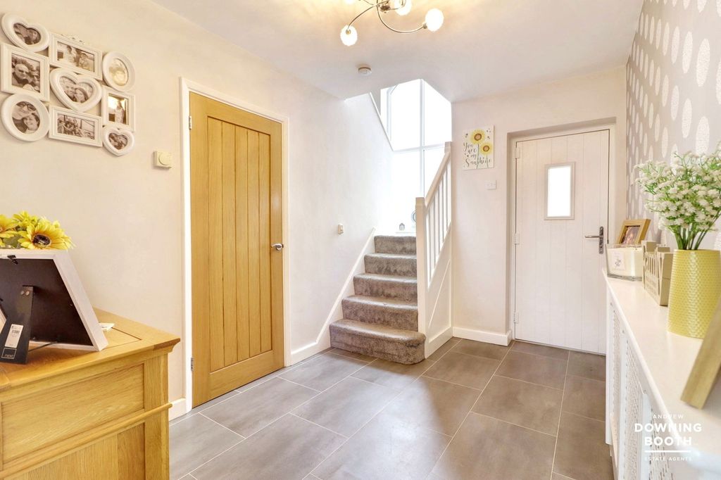 Property photo 2 of 23
