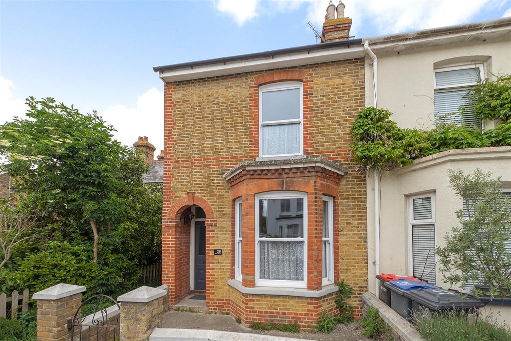 Property photo 1 of 19 Nelson Road, Whitstable