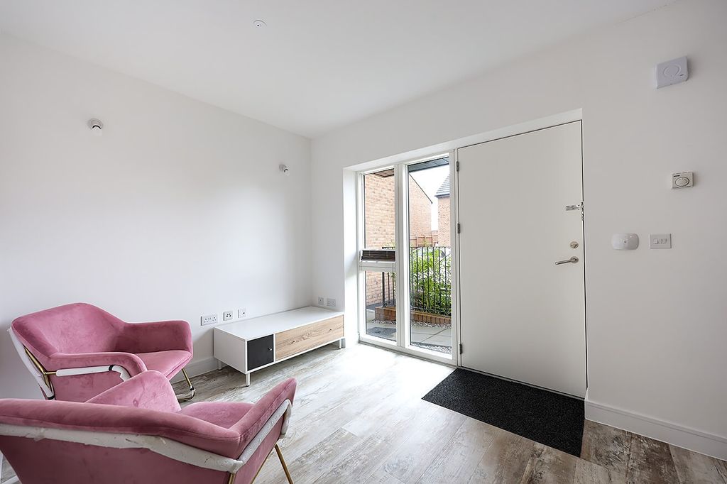 Property photo 3 of 18 4730285