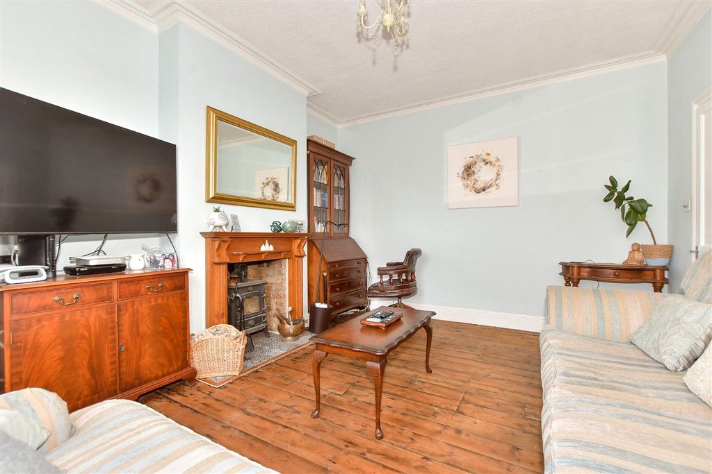 Property photo 3 of 11 Lounge