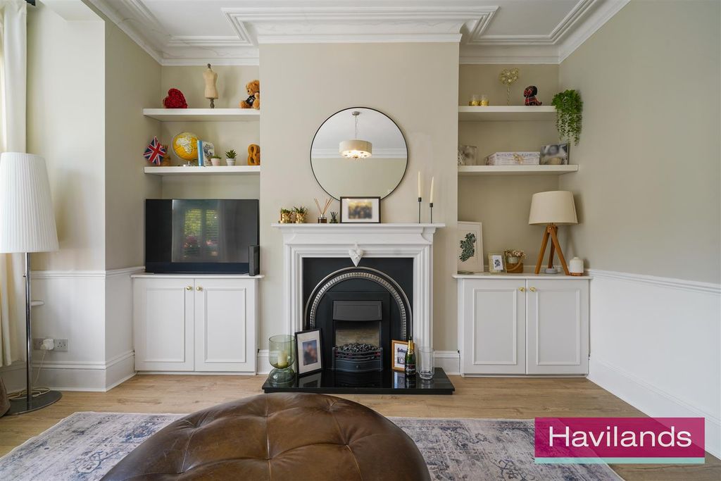 Property photo 3 of 12 Compton Road-9.Jpg