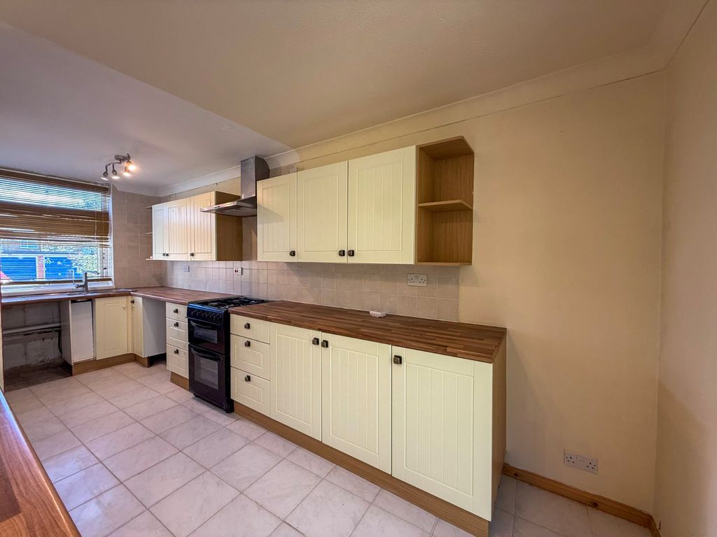 Property photo 3 of 17 Kitchen Area