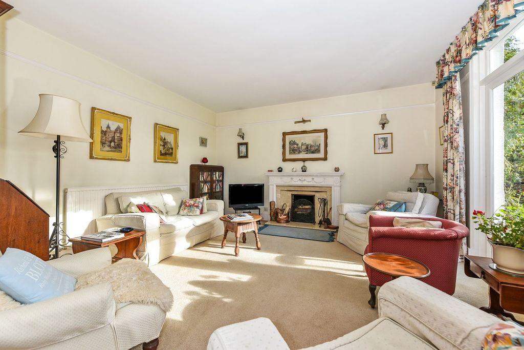 Property photo 2 of 20