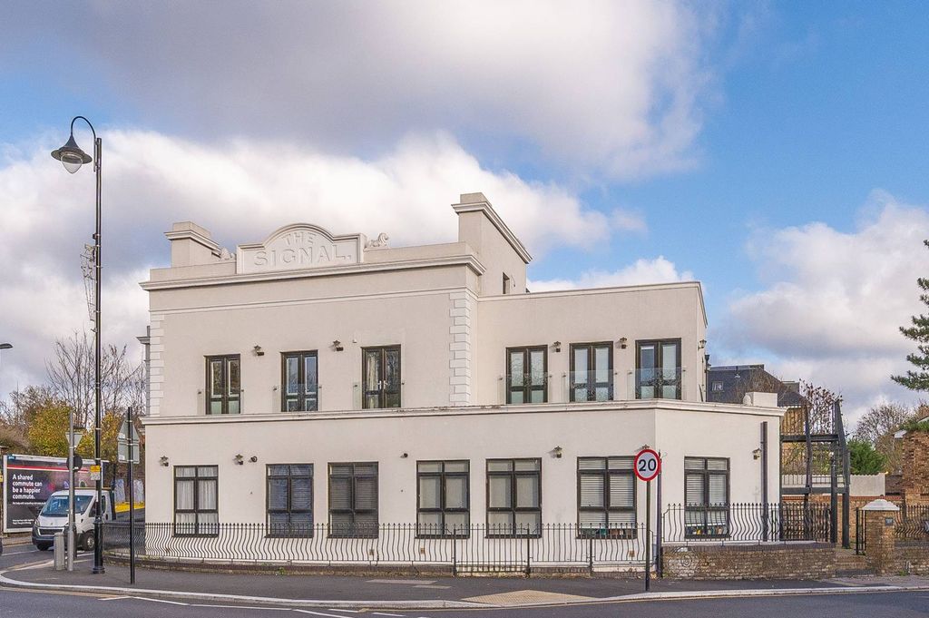 Property photo 2 of 11