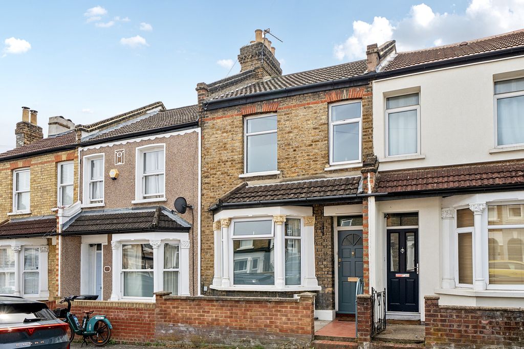 Property photo 1 of 18 1471566-2-6A30021...