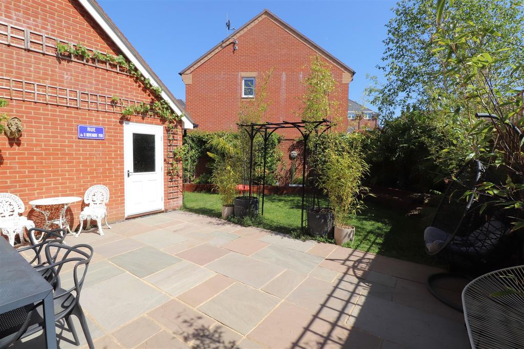 Property photo 2 of 17 Garden 1.Jpg