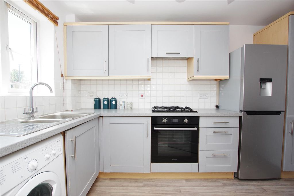 Property photo 3 of 13 Kitchen