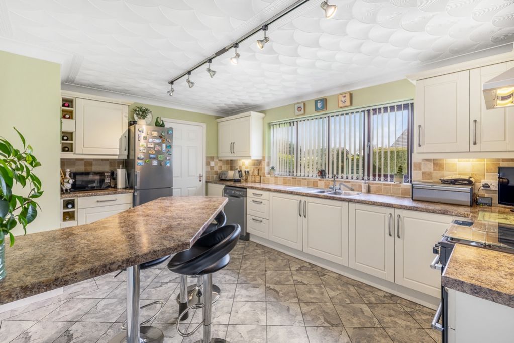 Property photo 3 of 31 12 Pear Tree Road (Frampton)-15