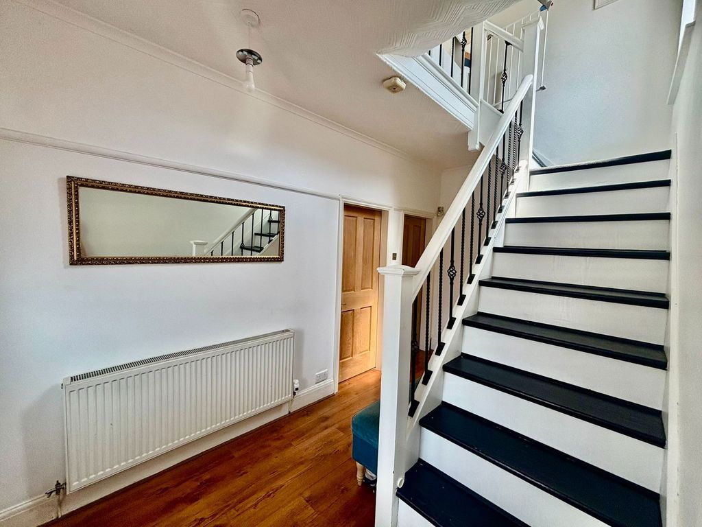 Property photo 2 of 27