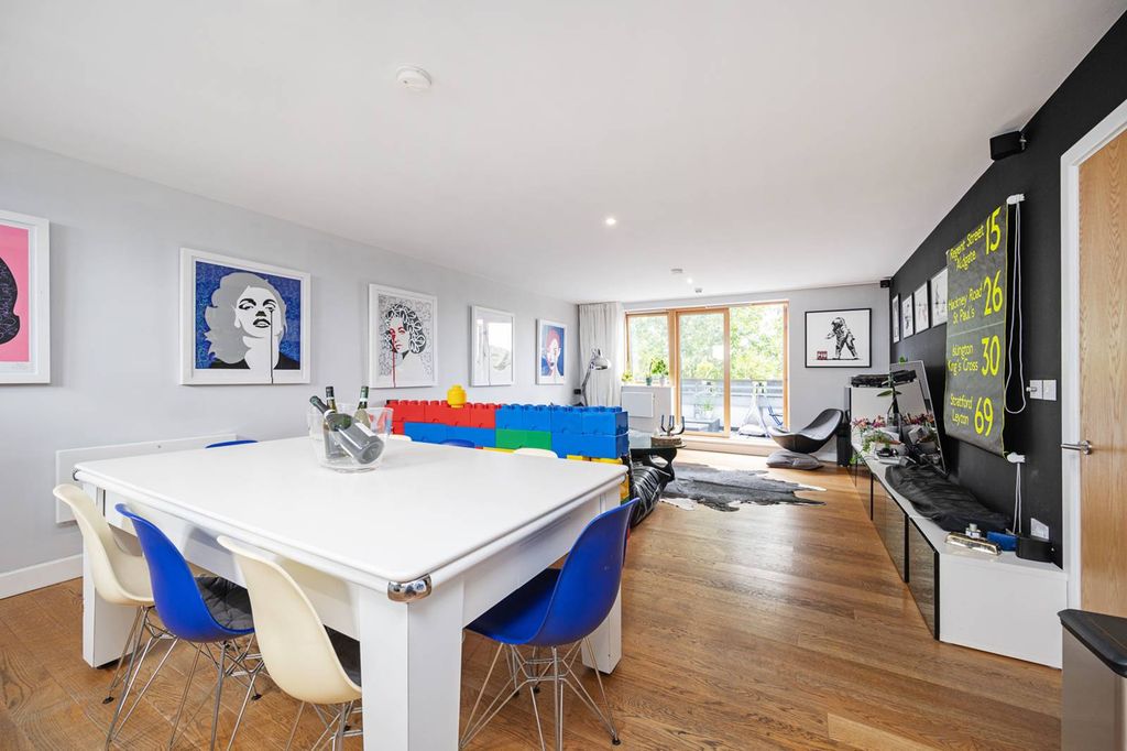 Property photo 2 of 23