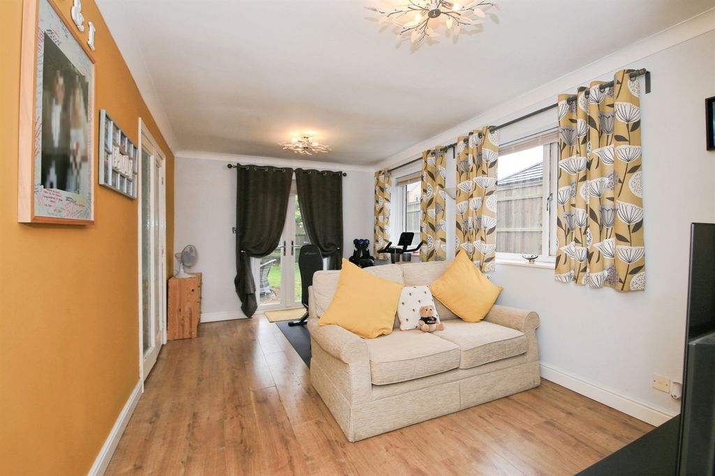 Property photo 3 of 18