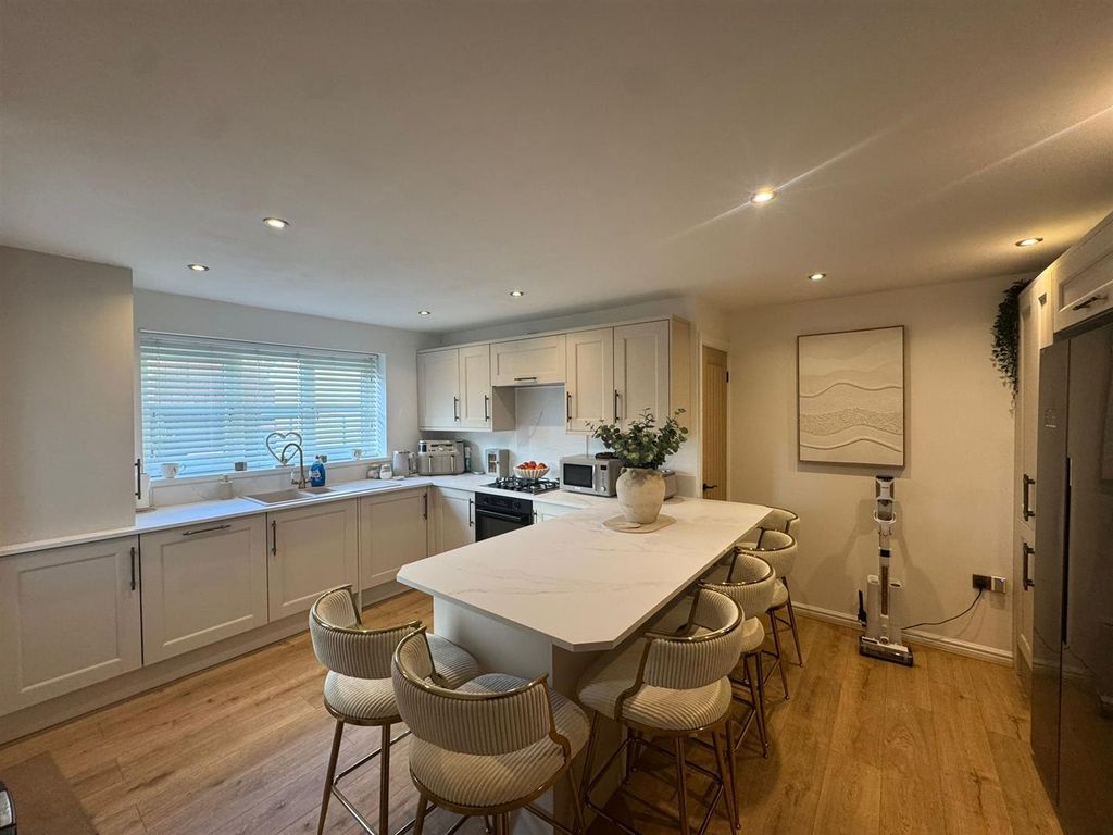 Property photo 2 of 26 0364Ac6F-Fa1c-47E7-Aa44-511850d8F0B7.Jpg