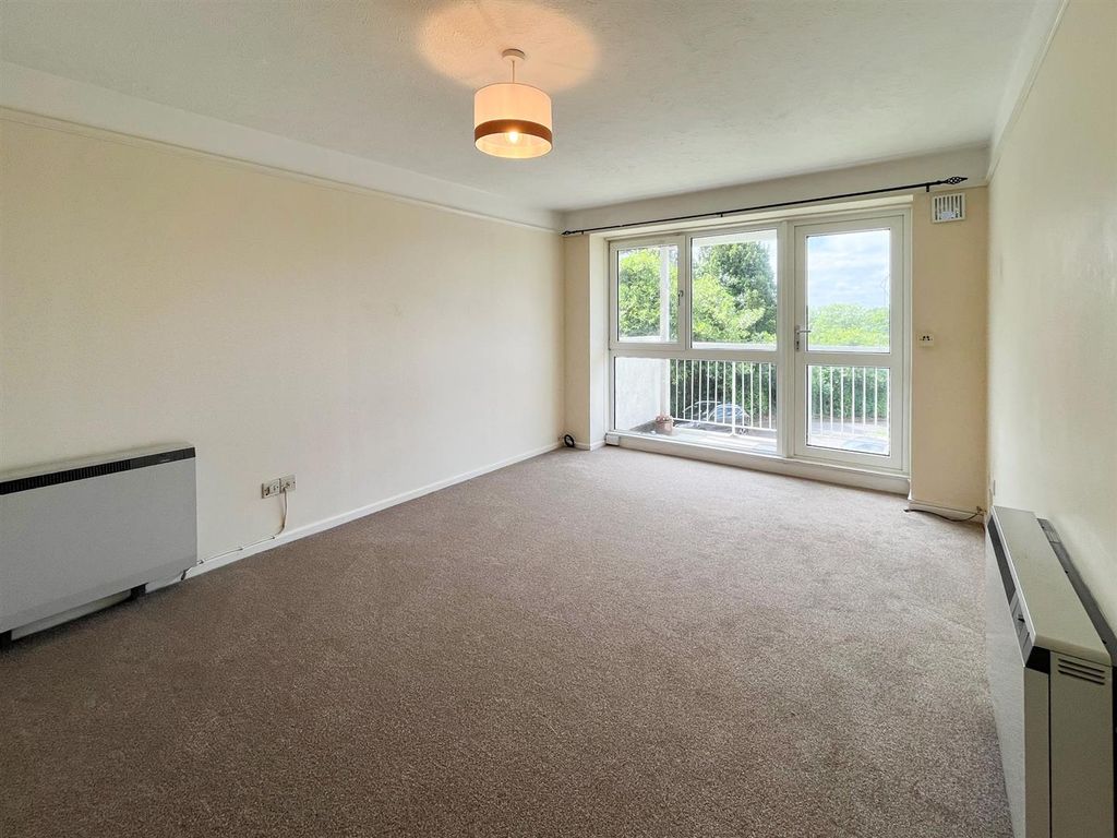 Property photo 2 of 10 Living Room..Jpg