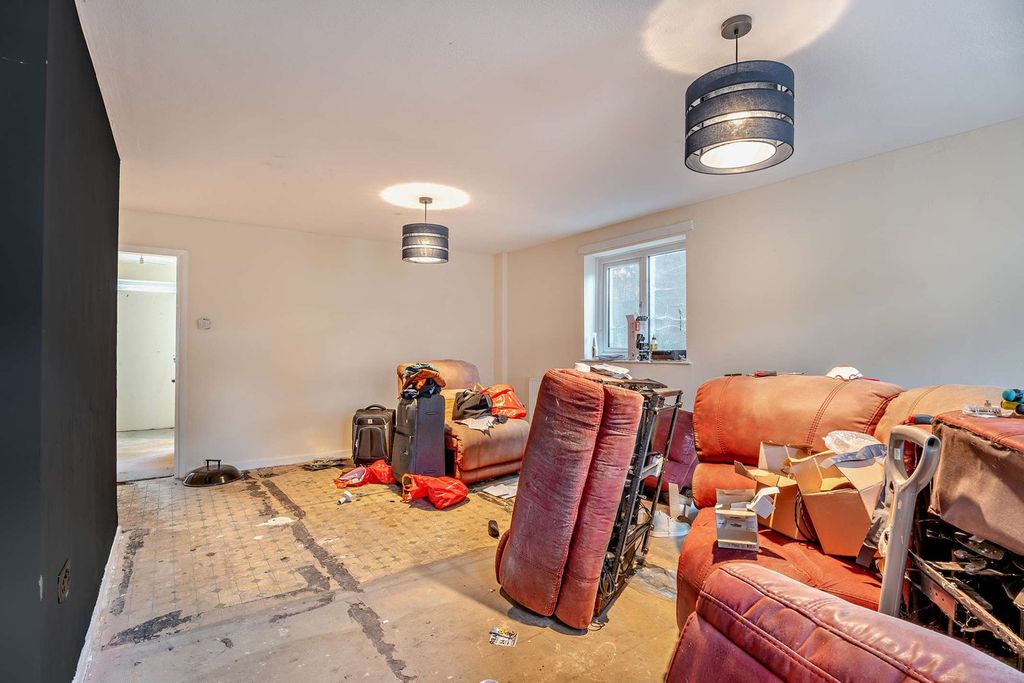 Property photo 3 of 34