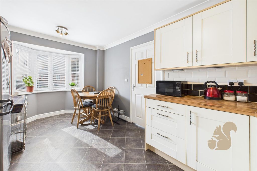 Property photo 3 of 17 Kitchen