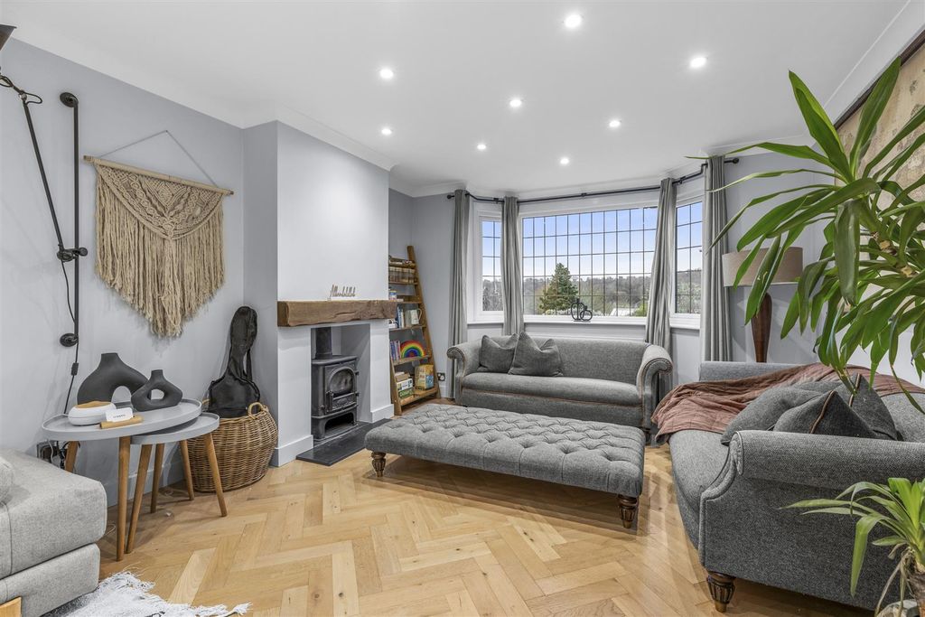 Property photo 2 of 21 7 Guinions Rd, Hp13 7Nt-11.Jpg