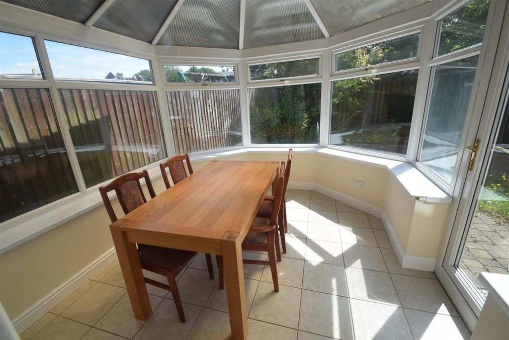 Property photo 3 of 11 Conservatory/Dining Room